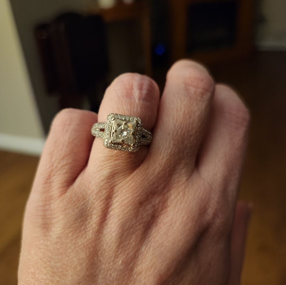 14ct white gold and diamond ring. size 6.5